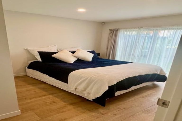 Photo of property in 16 Meritage Lane, Te Atatu South, Auckland, 0610