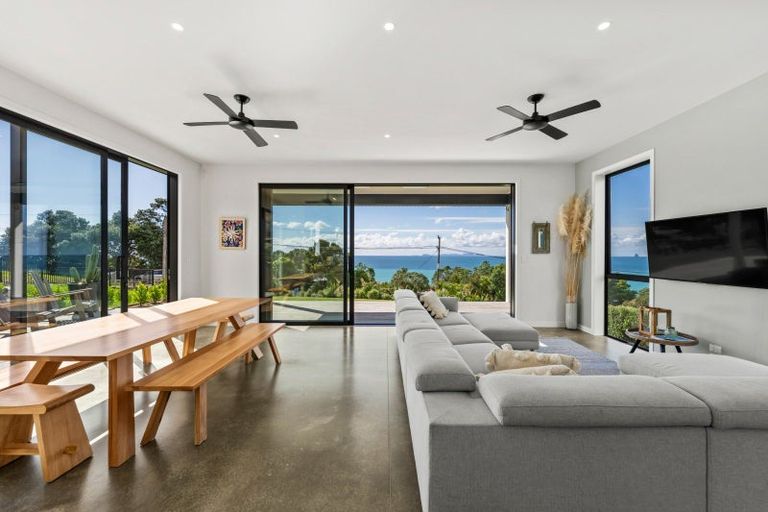 Photo of property in 10 Solar Way, Langs Beach, 0582