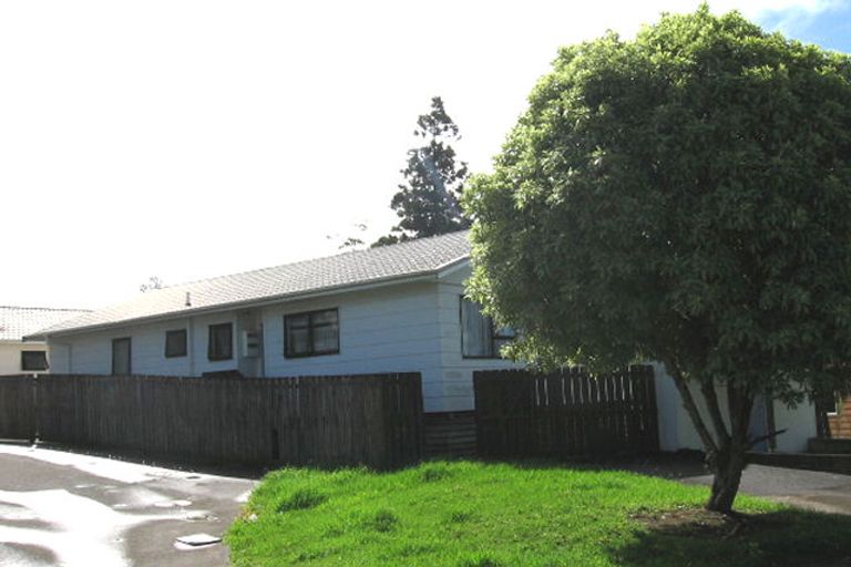 Photo of property in 8 Kinvig Place, Ranui, Auckland, 0612