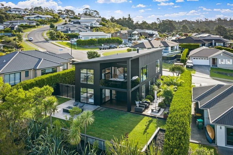 Photo of property in 20 Woodridge Drive, Stanmore Bay, Whangaparaoa, 0932