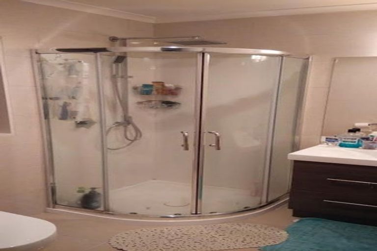 Photo of property in 28 Macnean Drive, East Tamaki Heights, Auckland, 2016