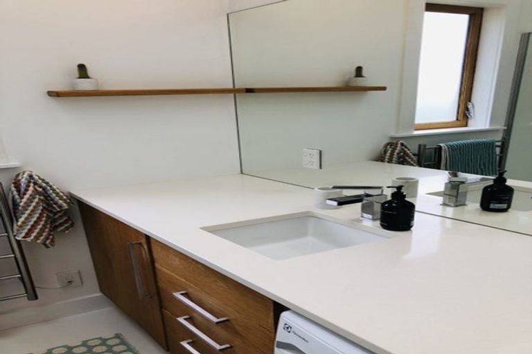 Photo of property in 17 Tanera Crescent, Brooklyn, Wellington, 6021