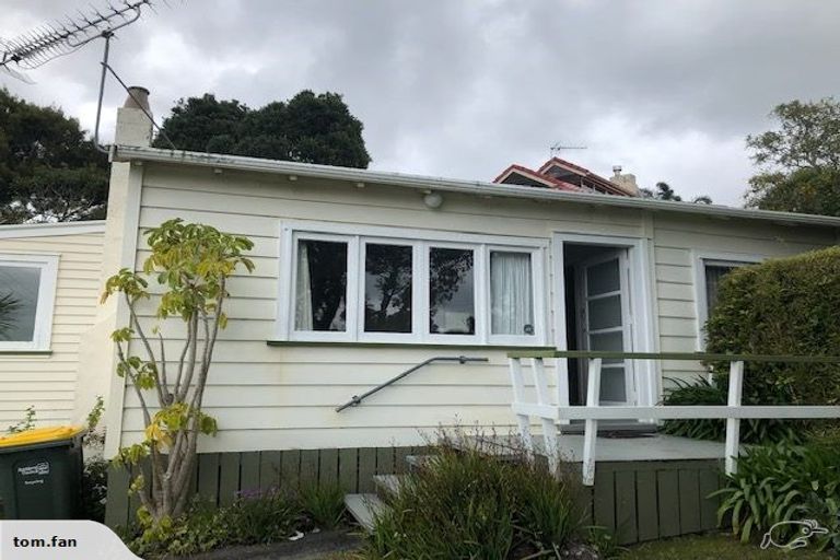 Photo of property in 8 Park Rise, Campbells Bay, Auckland, 0630