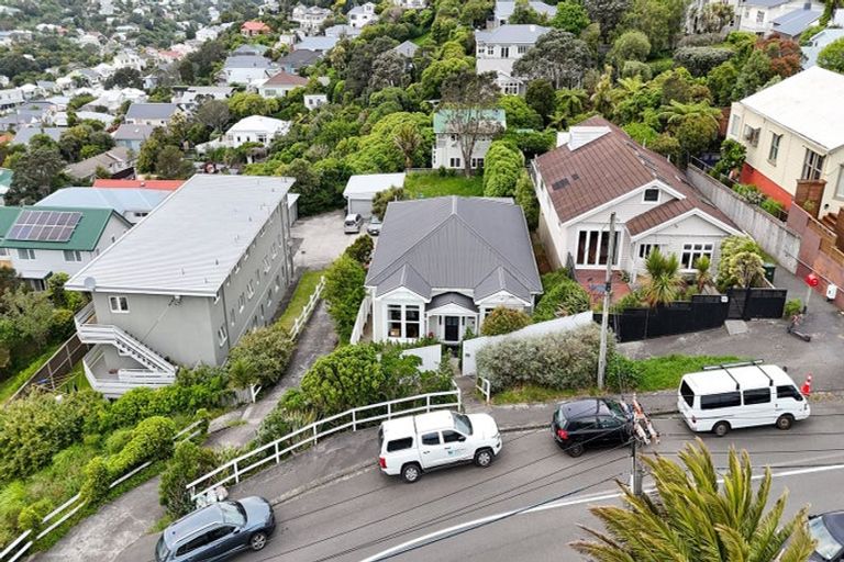 Photo of property in 31 Apuka Street, Brooklyn, Wellington, 6021