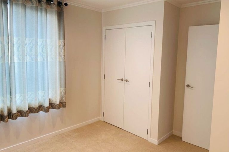 Photo of property in 10 Sacred Kingfisher Road, Hobsonville, Auckland, 0616