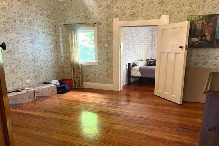 Photo of property in 44 Victoria Street, Carterton, 5713