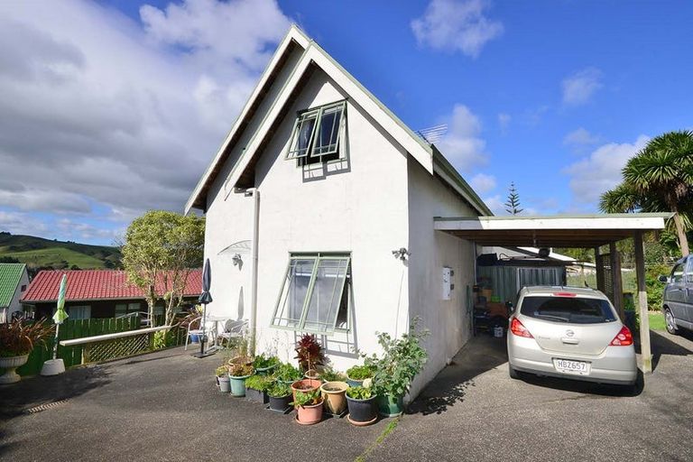 Photo of property in 12 Rautawhiri Road, Helensville, 0800
