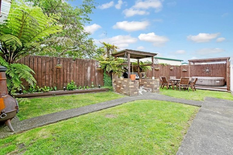 Photo of property in 10 Blackgate Place, Weymouth, Auckland, 2103