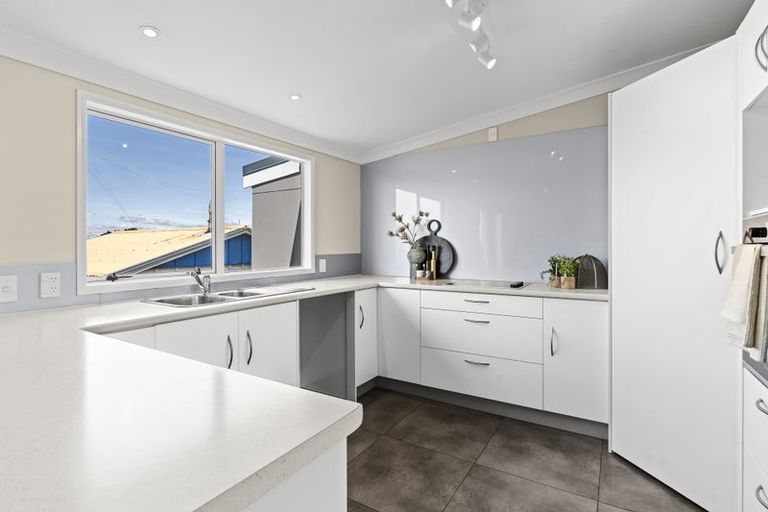 Photo of property in 9 Calvert Road, Moturoa, New Plymouth, 4310