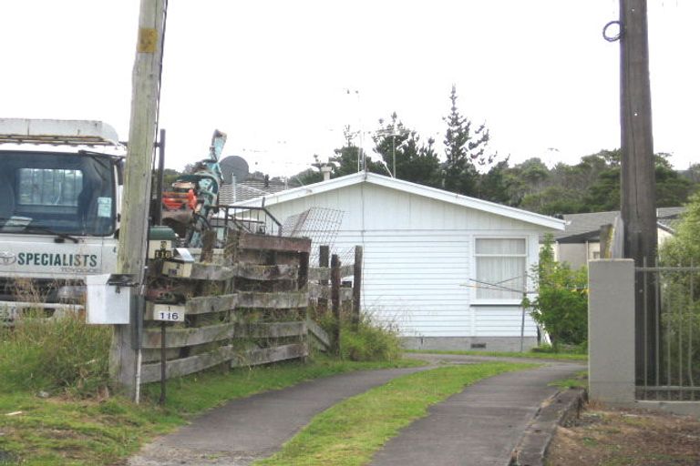 Photo of property in 3/116 Beach Haven Road, Beach Haven, Auckland, 0626