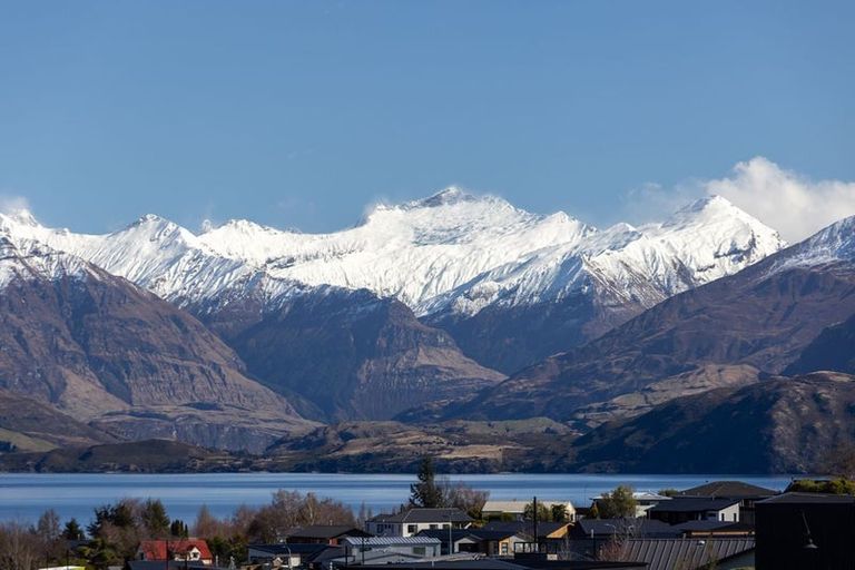 Photo of property in Kirimoko Crescent, Wanaka, 9305