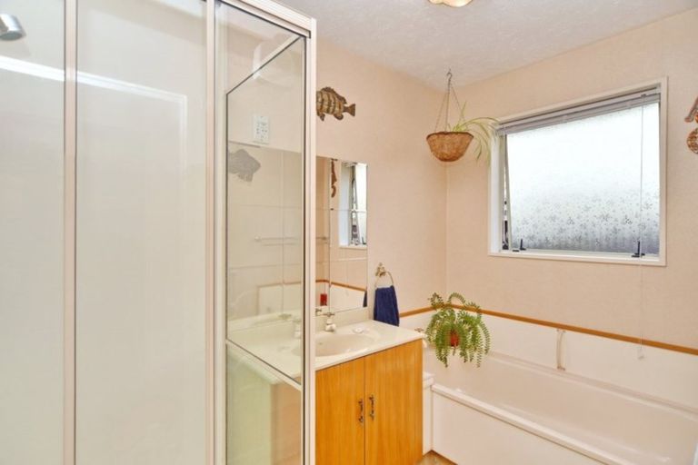Photo of property in 11 Ludecke Place, Sockburn, Christchurch, 8042