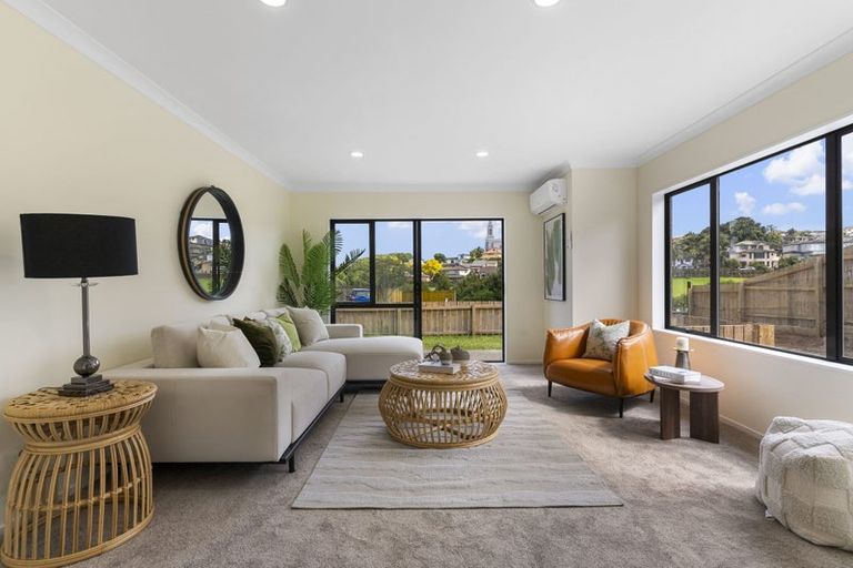 Photo of property in 10 Mediterranean Way, Goodwood Heights, Auckland, 2105