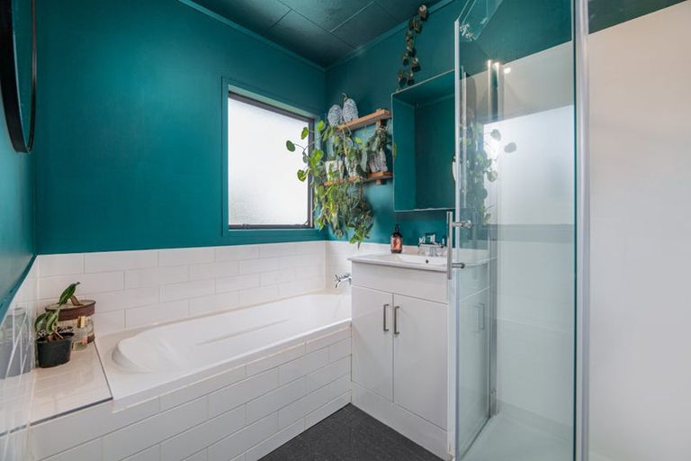Photo of property in 39 Solar Road, Glen Eden, Auckland, 0602