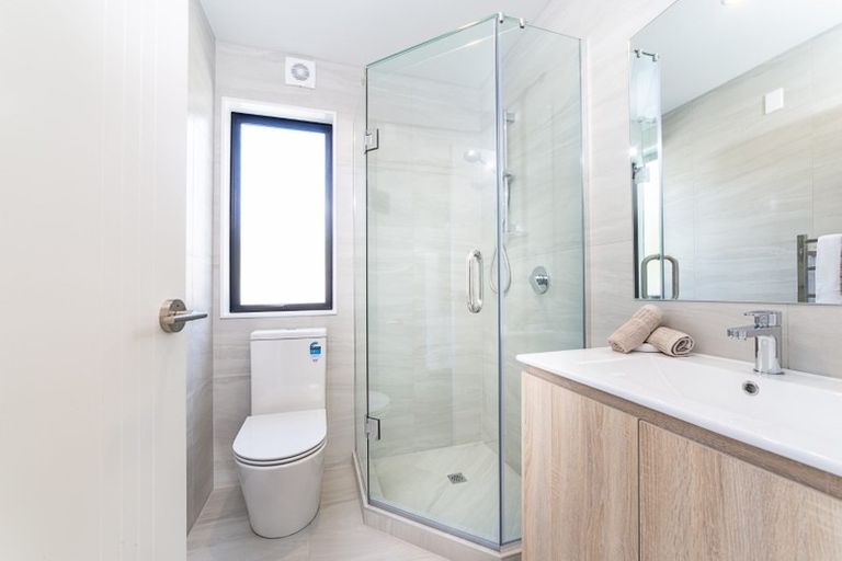 Photo of property in 14a Rosalind Road, Glenfield, Auckland, 0629