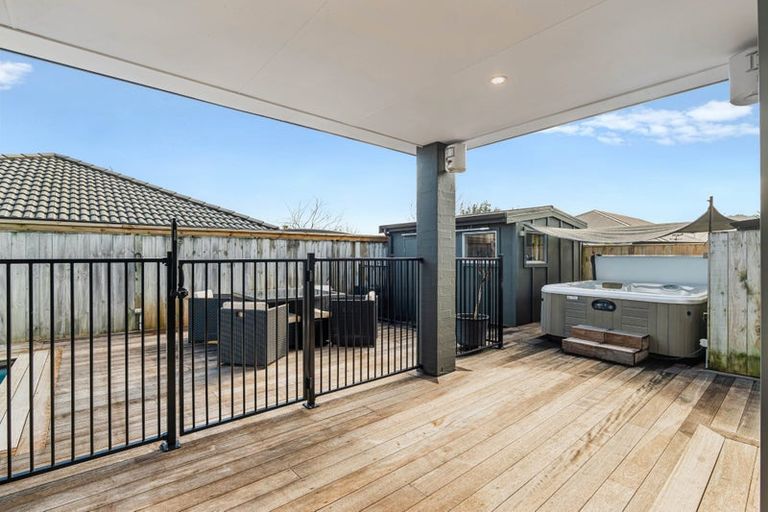 Photo of property in 36 Gilbransen Road, Kumeu, 0810