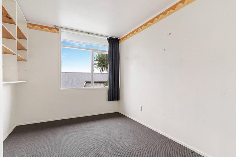 Photo of property in 1 Rickards Place, New Lynn, Auckland, 0600