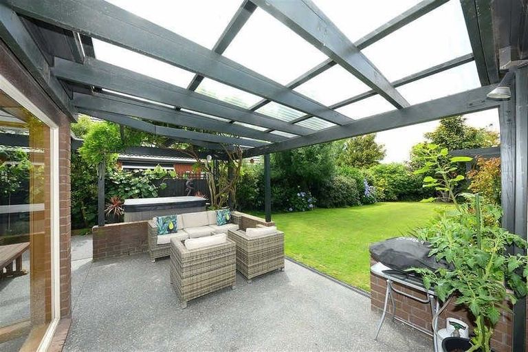 Photo of property in 157 Hawthornden Road, Avonhead, Christchurch, 8042