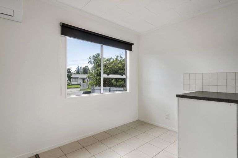 Photo of property in 2/8 Helena Street, Massey, Auckland, 0614