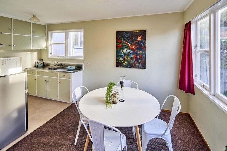 Photo of property in 2/16 Rolleston Street, Mount Cook, Wellington, 6021