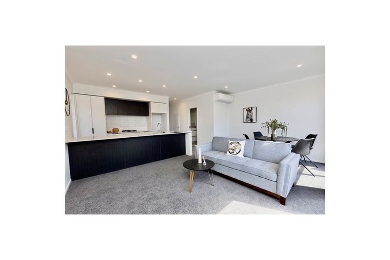 Photo of property in 2 Shortfin Place, Flat Bush, Auckland, 2019