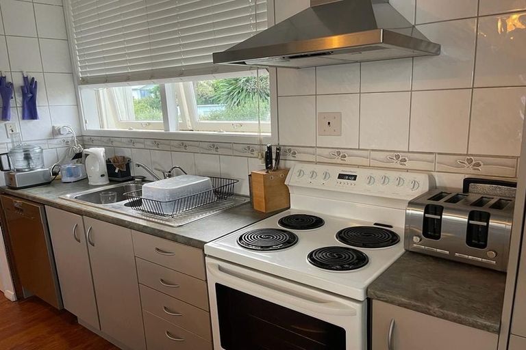 Photo of property in 13 Rickards Place, New Lynn, Auckland, 0600