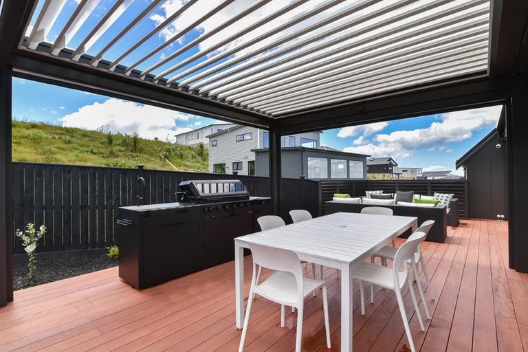 Photo of property in 44 Waitai Close, Long Bay, 0630