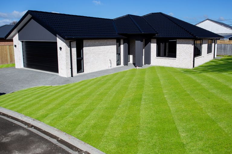 Photo of property in 1 Devon Lane, Carterton, 5713