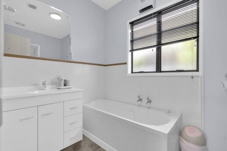 Photo of property in 19 Finsbury Street, Islington, Christchurch, 8042