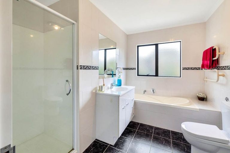 Photo of property in 15 San Carlo Court, Henderson, Auckland, 0612