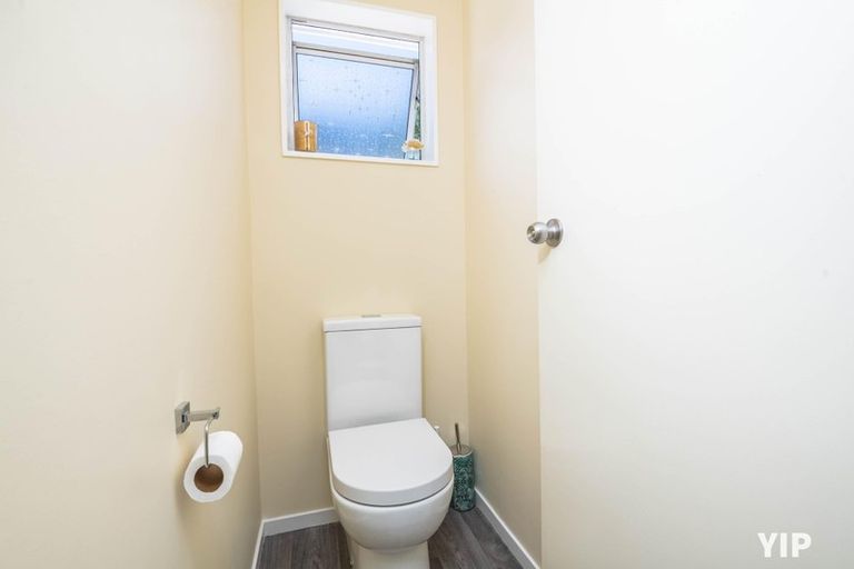 Photo of property in 9a Pimlico Place, Newlands, Wellington, 6037