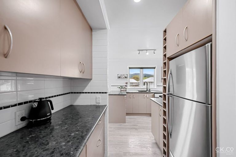 Photo of property in 7 Prestige Place, Maoribank, Upper Hutt, 5018