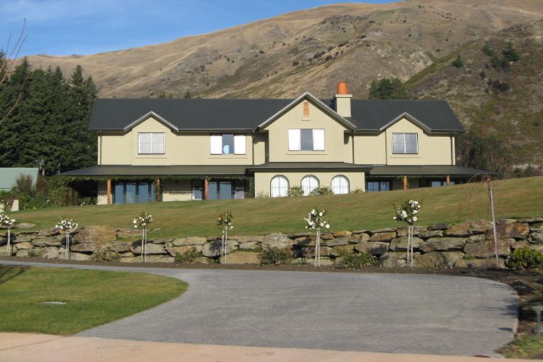 Photo of property in 5 Foxglove Heights, Wanaka, 9305