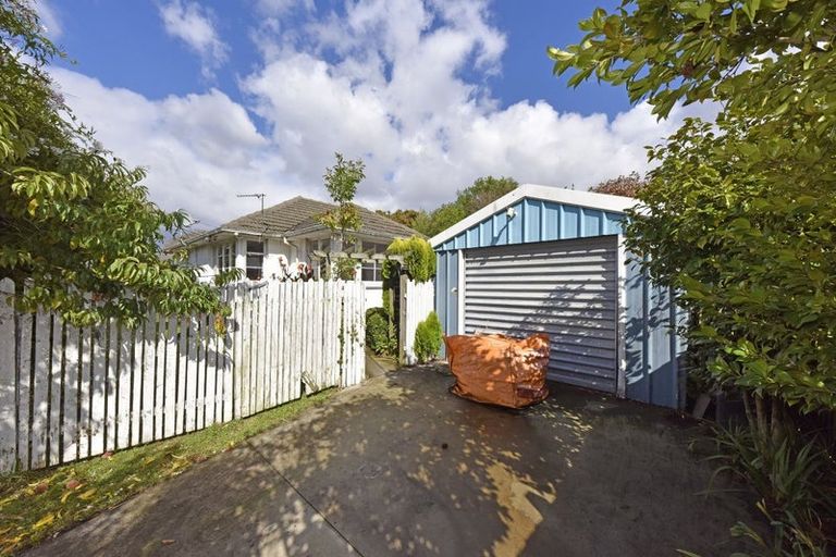 Photo of property in 15 Defoe Place, Waltham, Christchurch, 8023