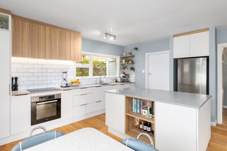 Photo of property in 27 Whero Avenue, Diamond Harbour,  8971