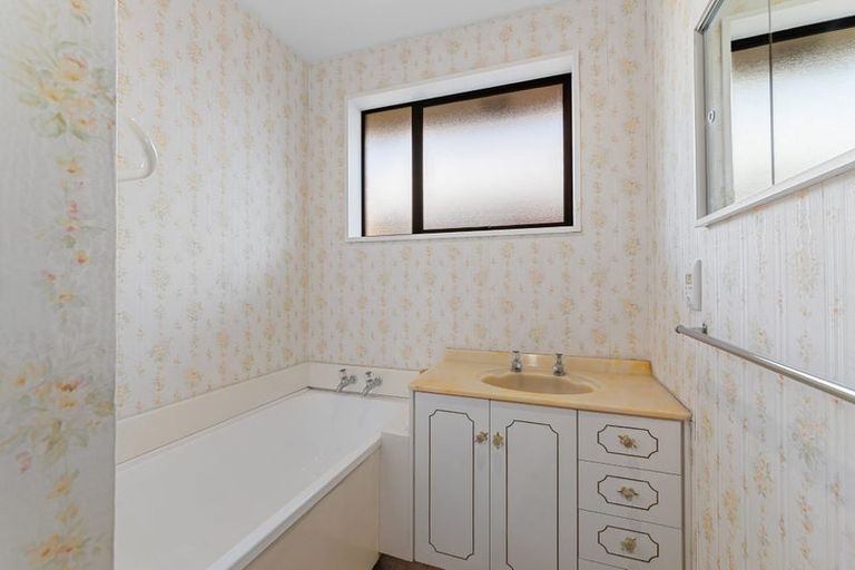Photo of property in 9 Lowry Avenue, Redwood, Christchurch, 8051