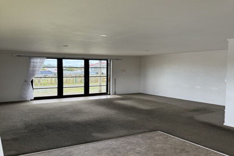 Photo of property in 3 Titoki Street, Te Atatu Peninsula, Auckland, 0610