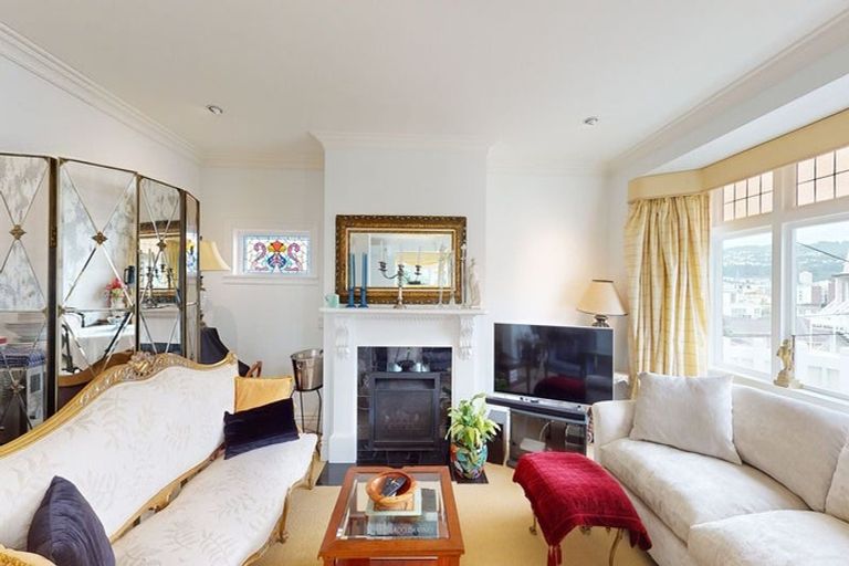 Photo of property in 6 Hawker Street, Mount Victoria, Wellington, 6011