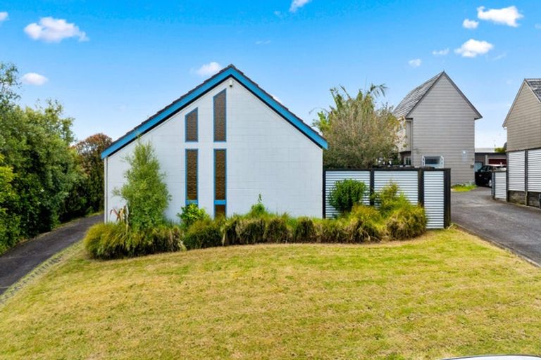 Photo of property in 1/1 Gatman Street, Birkdale, Auckland, 0626