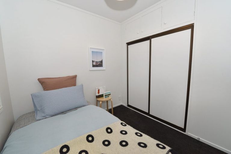 Photo of property in 11 Taupata Street, Redcliffs, Christchurch, 8081