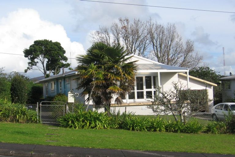 Photo of property in 124 Taikata Road, Te Atatu Peninsula, Auckland, 0610