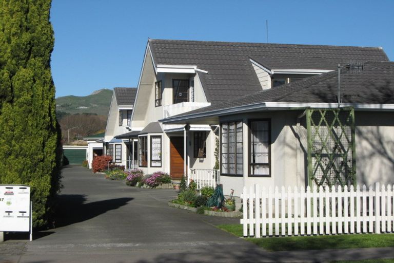 Photo of property in 2/37 Middle Road, Havelock North, 4130