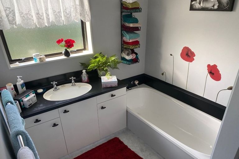 Photo of property in 26 Usherwood Crescent, Akina, Hastings, 4122