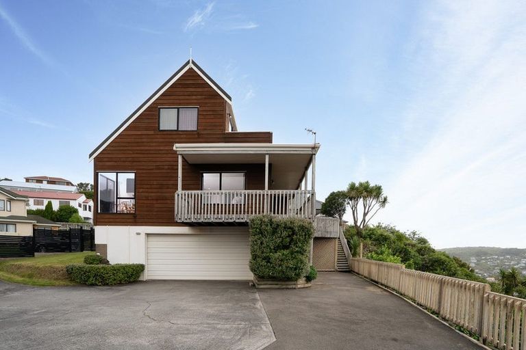 Photo of property in 9 Kapil Grove, Khandallah, Wellington, 6035