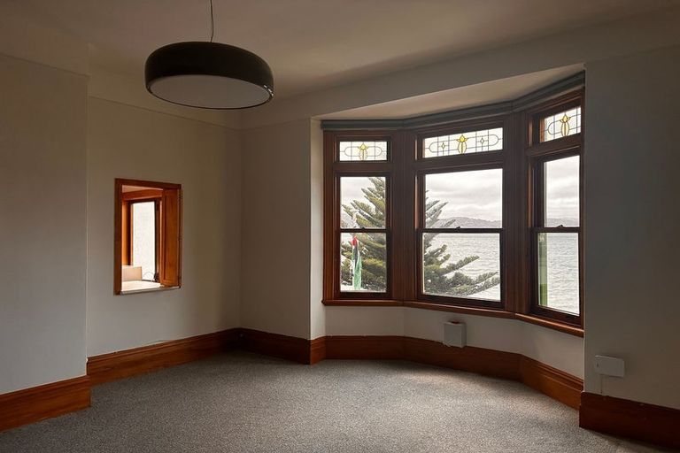 Photo of property in 186 Oriental Parade, Oriental Bay, Wellington, 6011