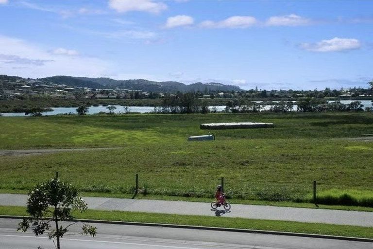 Photo of property in 2 Vivian Road, Silverdale, 0932