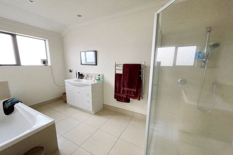 Photo of property in 6 Mcwhirters Farm Lane, Massey, Auckland, 0614