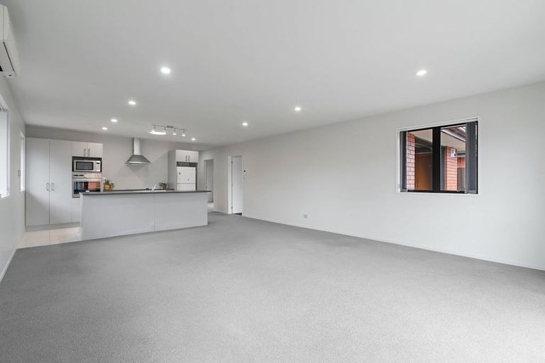 Photo of property in 520 Mairehau Road, Parklands, Christchurch, 8083