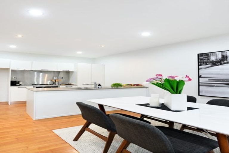 Photo of property in 76g Edmonton Road, Henderson, Auckland, 0612