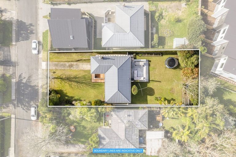 Photo of property in 31 Renata Crescent, Te Atatu Peninsula, Auckland, 0610